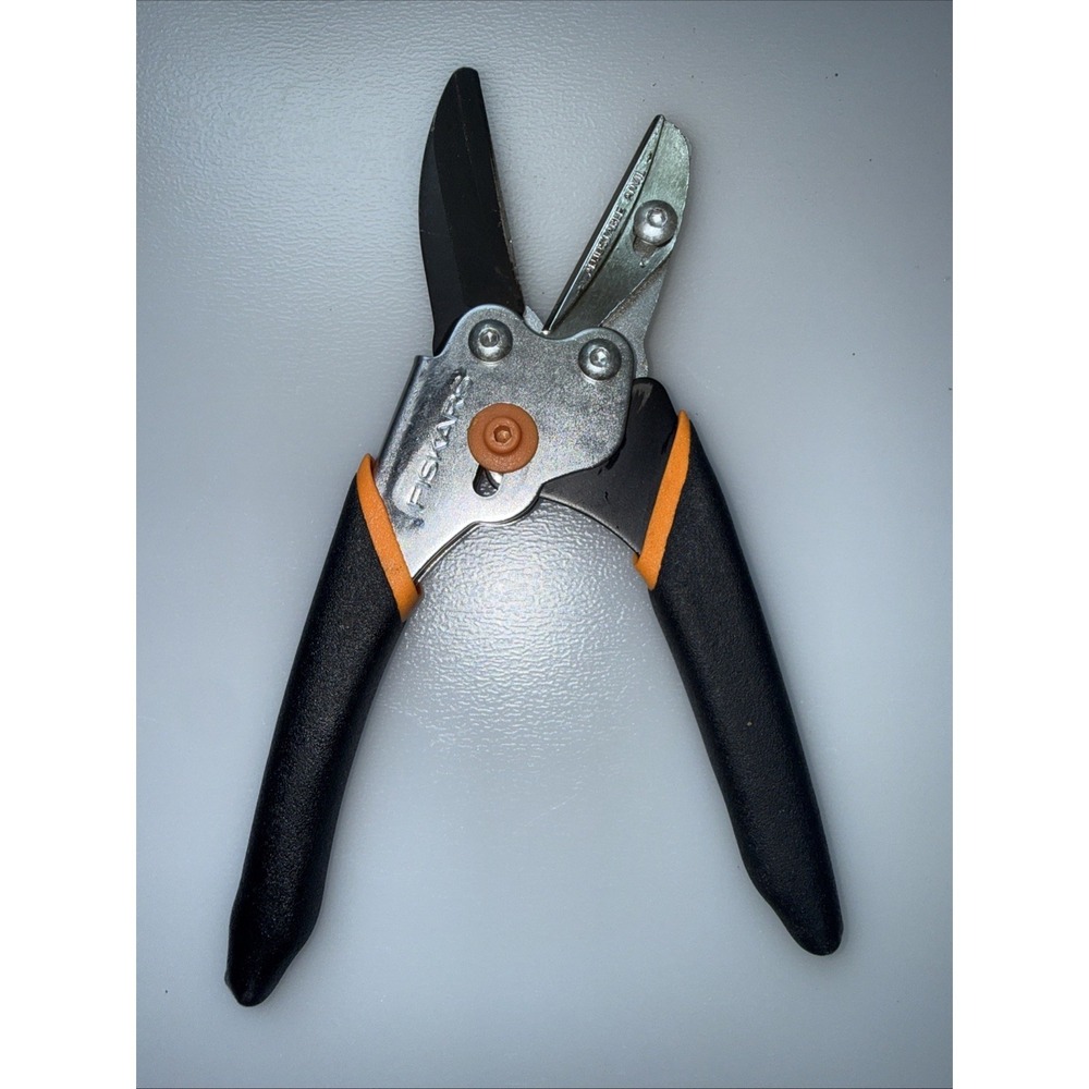 Fiskars Adjustable Anvil Pruning Shears Garden Clippers GroundSteel Blade EA0525